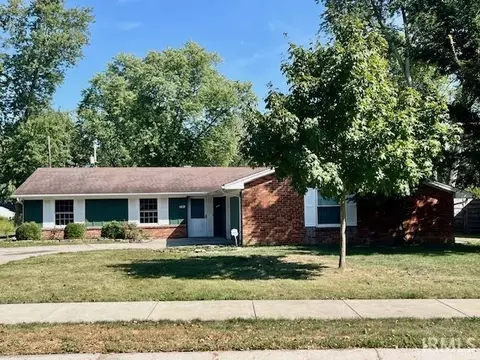 1410 Lake Forest Dr, Fort Wayne, IN 46815