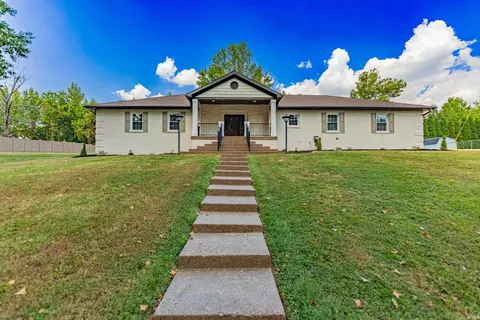 1830 Montview Dr, Evansville, IN 47725