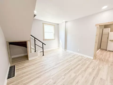 126 E 8th St, Peru, IN 46970 photo 8