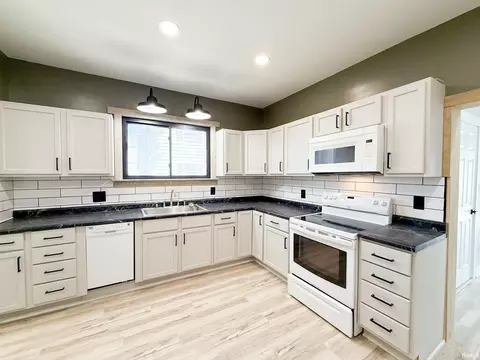 126 E 8th St, Peru, IN 46970 photo 13