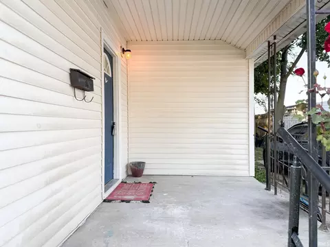 126 E 8th St, Peru, IN 46970 photo 4