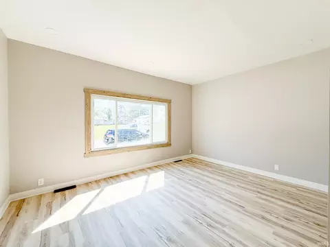126 E 8th St, Peru, IN 46970 photo 6