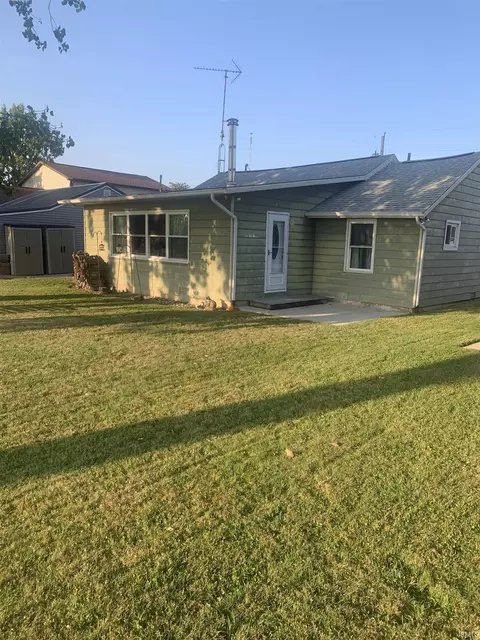 3855 W Lakeshore Dr, Columbia City, IN 46725