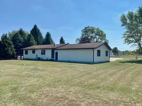Exterior - 1295 E 250 N Rd, Lagrange, IN 46761 photo 4 of 6