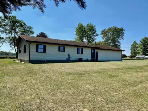 Exterior - 1295 E 250 N Rd, Lagrange, IN 46761 photo 5 of 6
