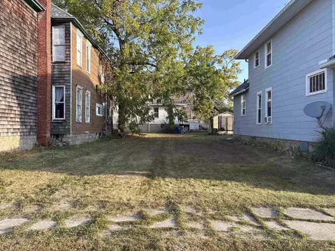 202 E King St, Garrett, IN 46738 photo 2
