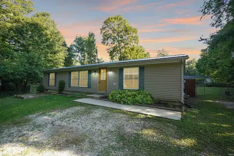 2490 S Woodland Trl, Warsaw, IN 46580