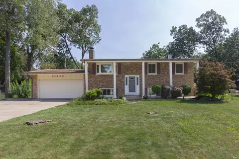 53230 Oakton Dr, South Bend, IN 46635