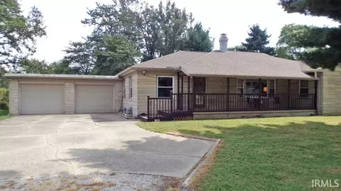 105 Wolfe St, Oaktown, IN 47561