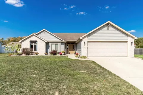 951 Hawthorn Ln, Columbia City, IN 46725