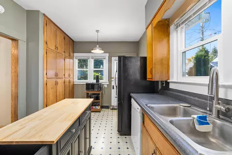 Kitchen - 515 E Keyser St, Garrett, IN 46738 photo 4 of 4