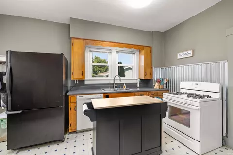 Kitchen - 515 E Keyser St, Garrett, IN 46738 photo 3 of 4