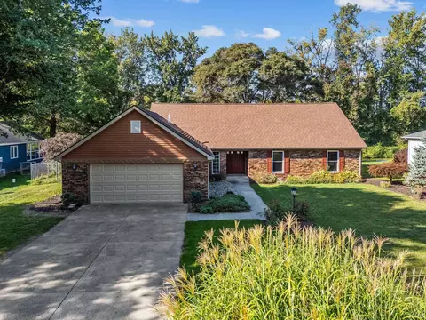 523 Crestlane Dr, Warsaw, IN 46580