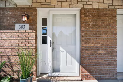 1250 W Adams Hill Cir #303, Bloomington, IN 47403