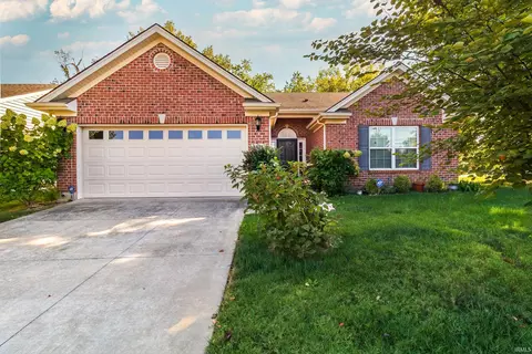 4815 Stables Dr, Evansville, IN 47715