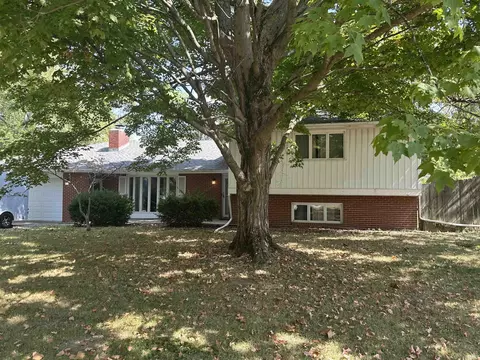 1212 N Bittersweet Ln, Muncie, IN 47304