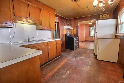 305 E Highland St, Albion, IN 46701 photo 7