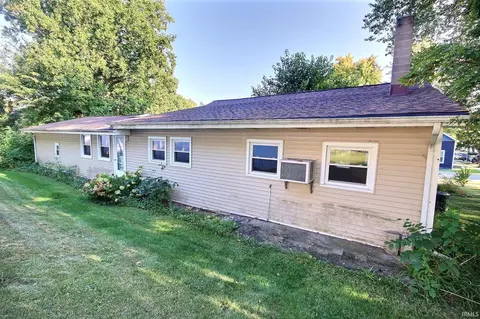305 E Highland St, Albion, IN 46701 photo 4