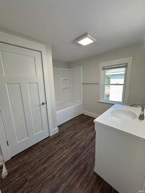 Bath - 809 Ewing Ave, South Bend, IN 46613 photo 2 of 5