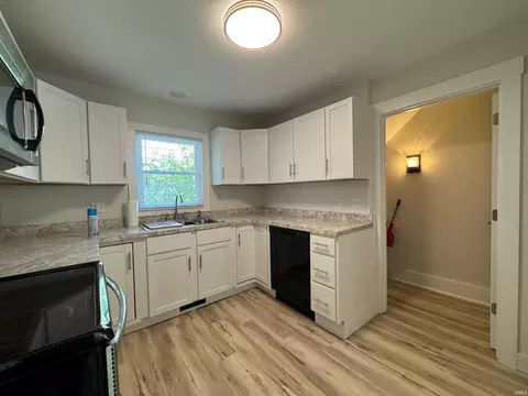 Kitchen - 809 Ewing Ave, South Bend, IN 46613 photo 4 of 6