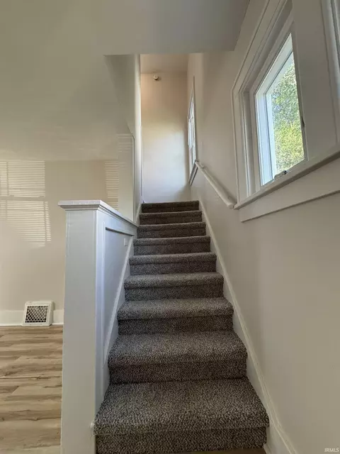 Entry Way - 809 Ewing Ave, South Bend, IN 46613 photo 3 of 4