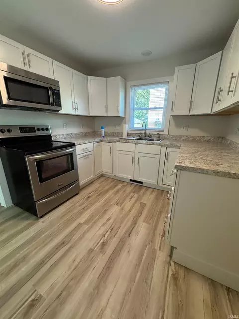 Kitchen - 809 Ewing Ave, South Bend, IN 46613 photo 5 of 6