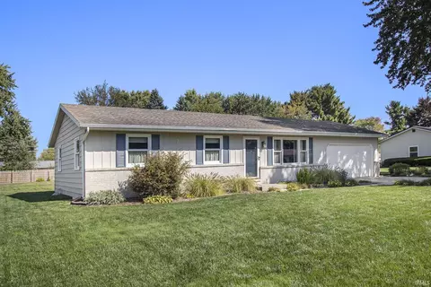 27427 Bittersweet Ln, Elkhart, IN 46514