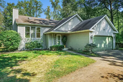 51540 Bridgewater Ct, South Bend, IN 46637