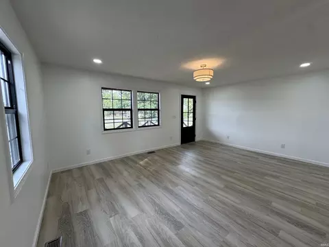 930 Sunset Dr, Covington, IN 47932 photo 3