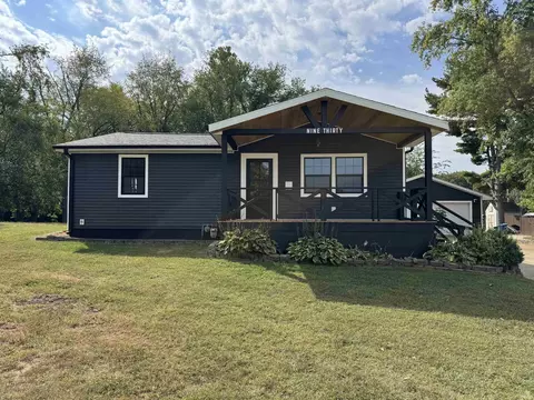 930 Sunset Dr, Covington, IN 47932 photo 1