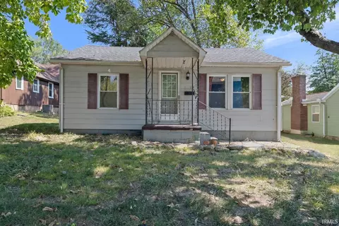 1219 N Third St, Boonville, IN 47601