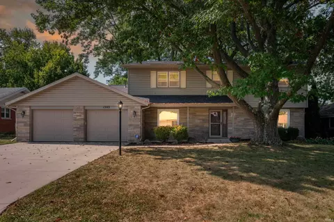 1303 N Brentwood Ln, Muncie, IN 47304