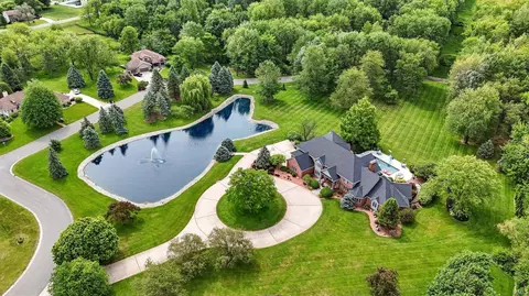 2341 S Paxton Dr, Warsaw, IN 46580