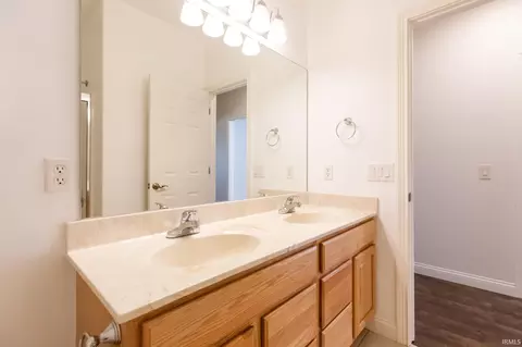 Bath - 4012 W Geranium Ln, Bloomington, IN 47404 photo 4 of 5
