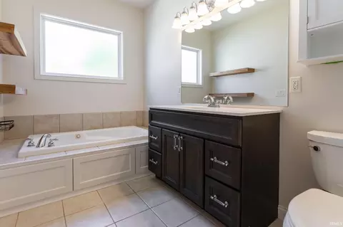 Bath - 4012 W Geranium Ln, Bloomington, IN 47404 photo 2 of 5