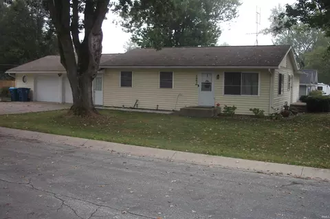 1007 S Superior St, Angola, IN 46703