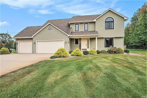 2210 S Clover Ln, Warsaw, IN 46580