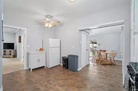 112 E High St, Garrett, IN 46738 photo 10