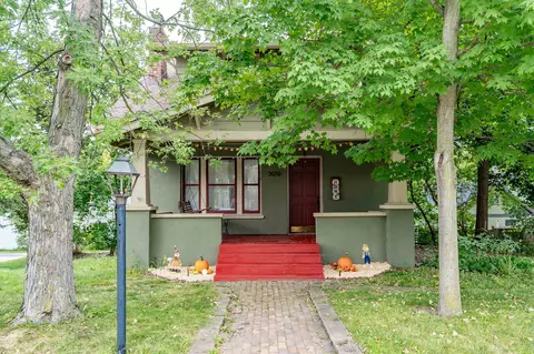 309 7th St, Winona Lake, IN 46590