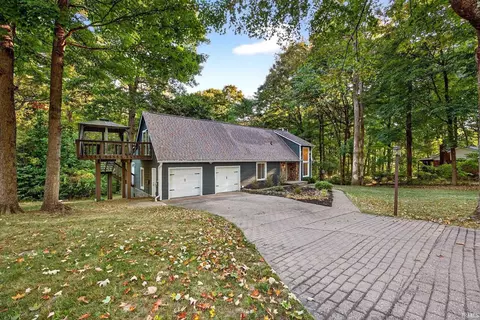 6385 E Cox Dr, Bloomington, IN 47408 photo 2