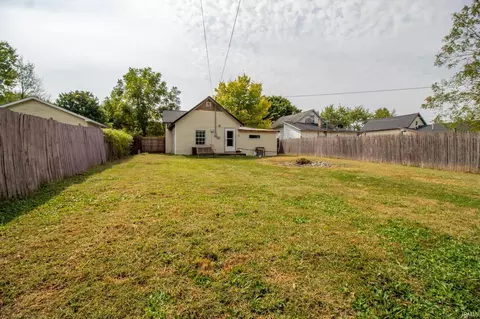 Exterior - 40 E Charles St, Redkey, IN 47373 photo 3 of 6