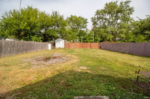 Exterior - 40 E Charles St, Redkey, IN 47373 photo 4 of 6
