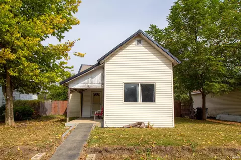 Exterior - 40 E Charles St, Redkey, IN 47373 photo 1 of 6