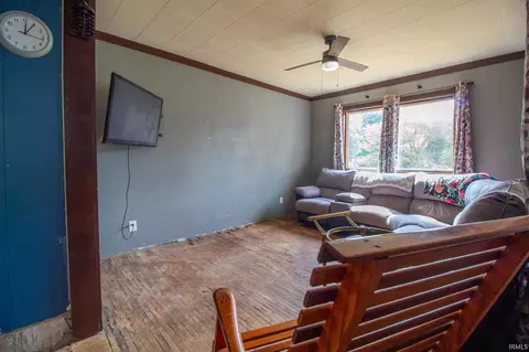 Living - 40 E Charles St, Redkey, IN 47373 photo 1 of 2