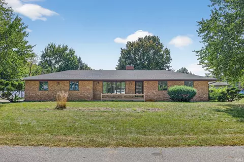 22058 Woodside Dr, Bristol, IN 46507
