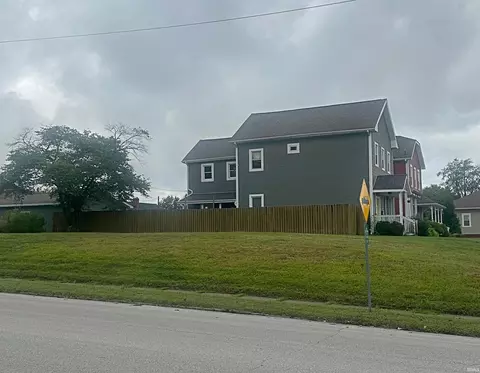 209 E Oak St, Washington, IN 47501 photo 3