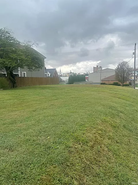 209 E Oak St, Washington, IN 47501 photo 1