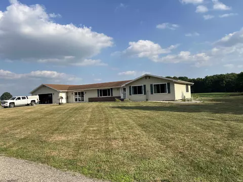 3771 E Wilcox Rd, Warsaw, IN 46580