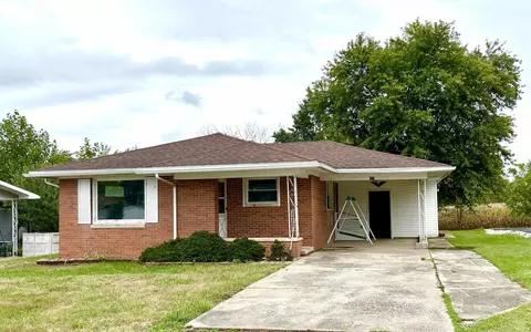 827 N Polk St, Oakland City, IN 47660