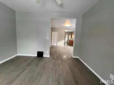 418 Studebaker St, South Bend, IN 46628 photo 5